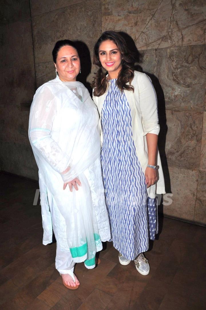 Huma Qureshi with her mother at Special Screening of 'SULTAN'