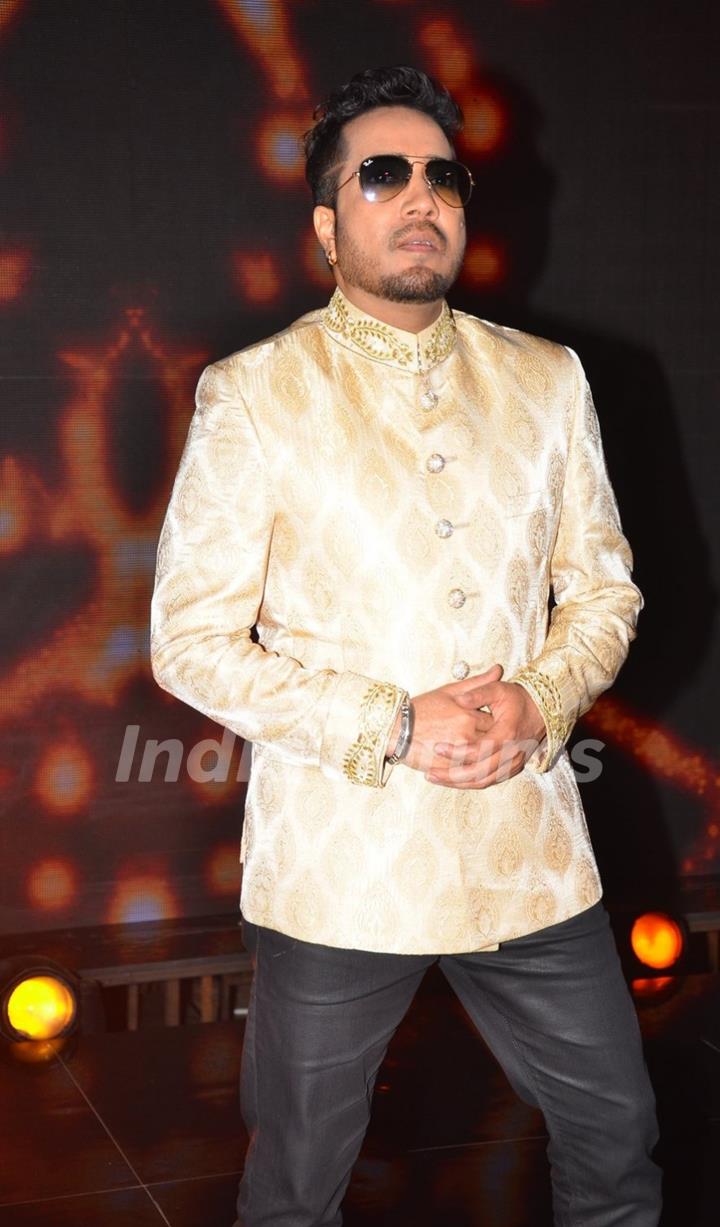 Mika Singh at Promotions of 'Madaari' on ZEE TV - Sa Re Ga Ma Pa 2016