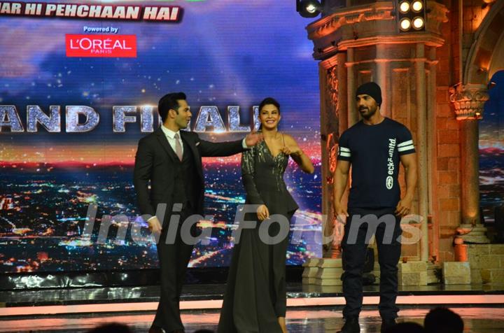 Varun Dhawan, Jacqueline Fernandes and John Abraham Promotes 'Dishoom' on India's Got Talent