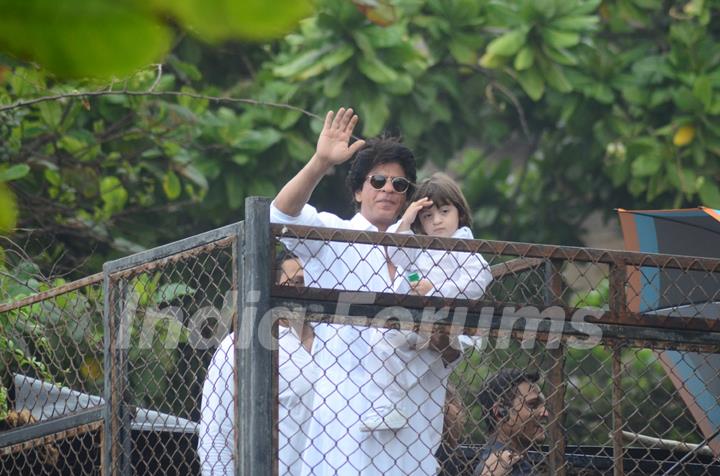 King khan and AbRam Khan on EID 2016 meet!