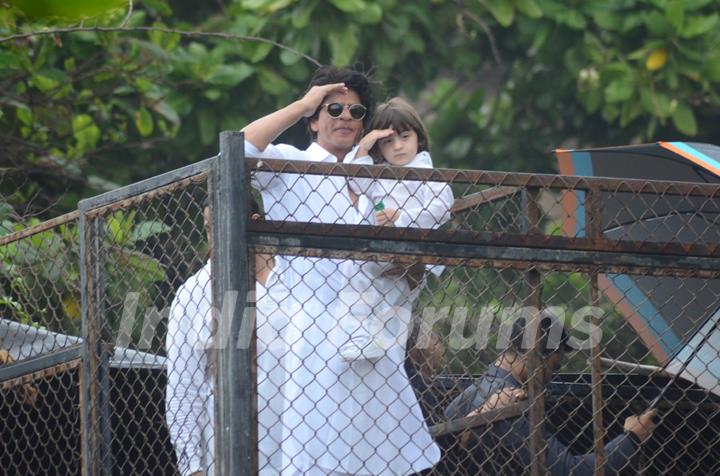 Shah Rukh Khan and AbRam Khan saluting on EID 2016 meet!