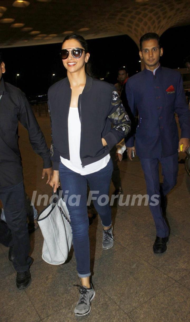 Airport Spotting: Deepika Padukone