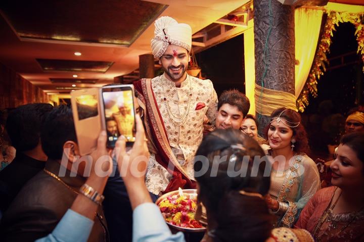 'Dulha' Vivek Dahiya snapped during his Wedding Ceremony!