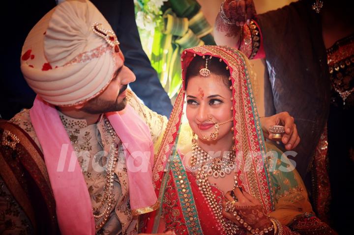 EK Chutki Sindoor! Divyanka Tripathi  and Vivek Dahiya's Wedding Ceremony!