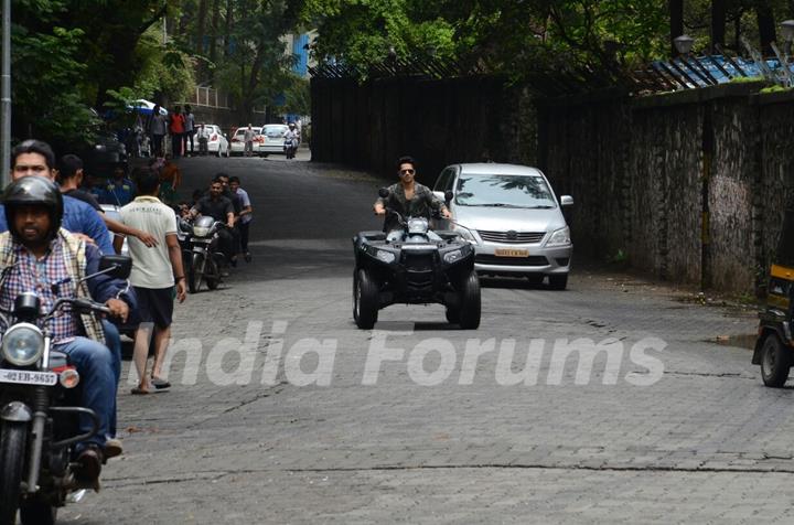 Entry time! Varun Dhawan on quad bike at Launch of Song 'Jaaneman Aah' from Dishoom