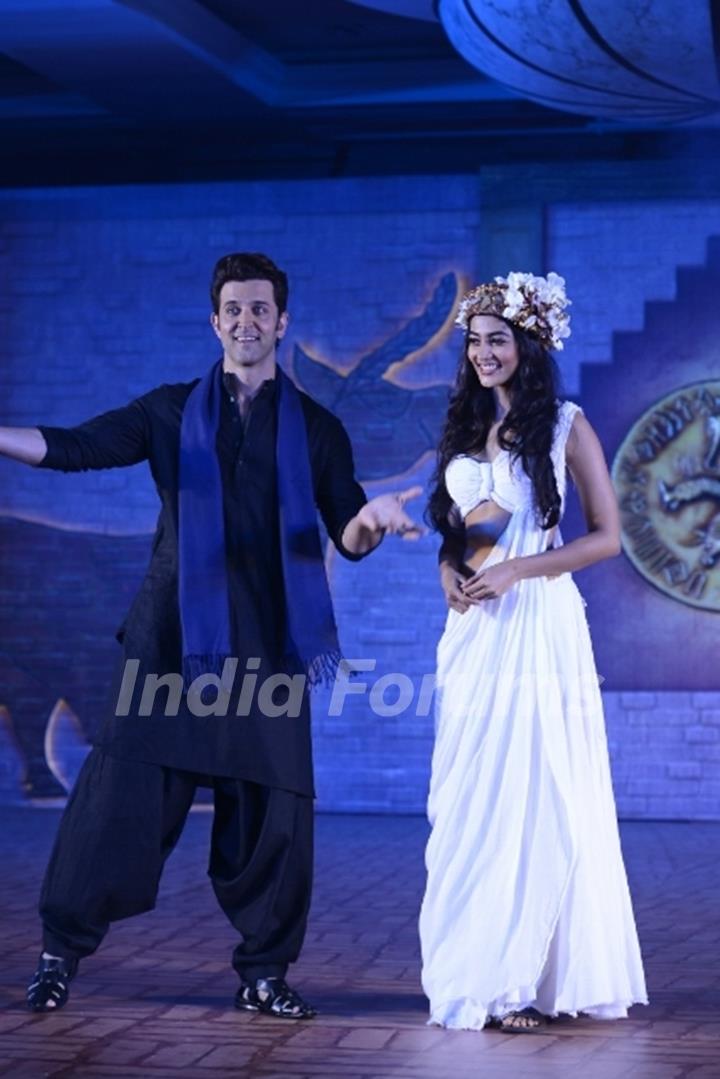 Hrithik Roshan and Pooja Hegde at Mohenjo Daro's 'Introducing Chaani Event'