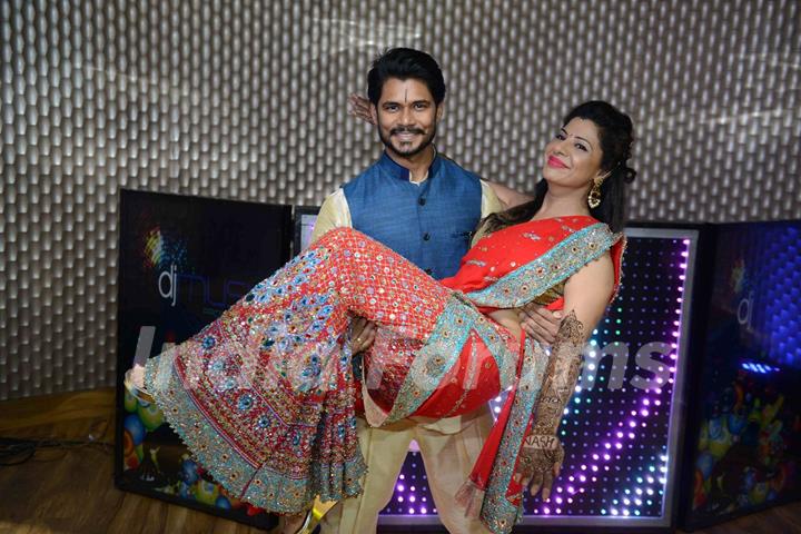 Sambhavna Seth poses with her fiance Avinash at her Mehendi Ceremony!