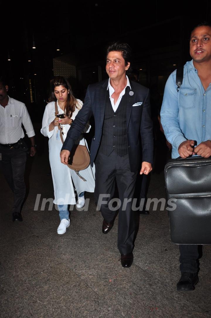 Shah Rukh Khan spotted on airport!