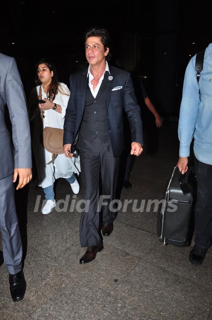 Shah Rukh Khan spotted on airport!