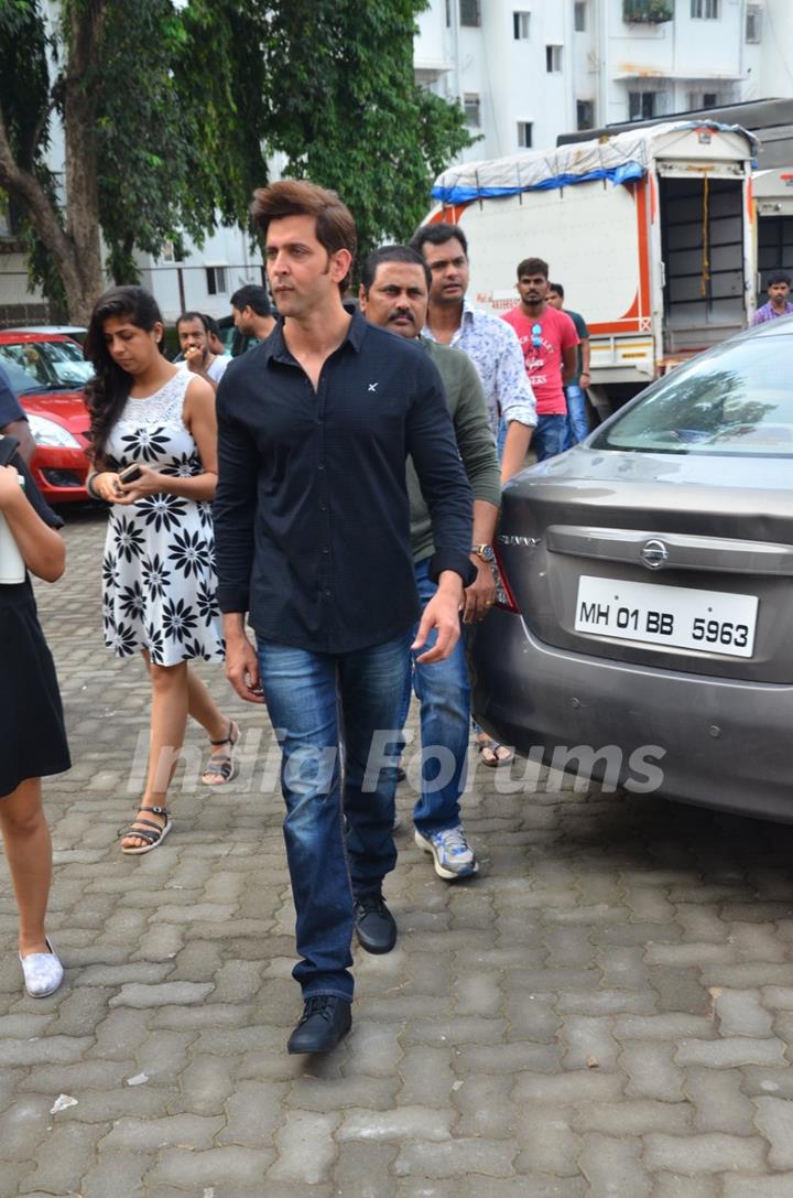 Hrithik Roshan and Pooja Hegde Promotes Mohenjo Daro!