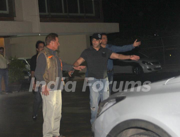 Salman Khan and Salim Khan spotted at Arpita Khan's Bash!