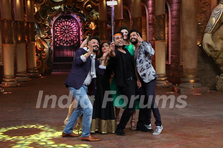 RFiteish, Vivek, Urvashi, Bharti and Krushna Promotes 'Great Grand Masti' on 'Comedy Nights Bachao'