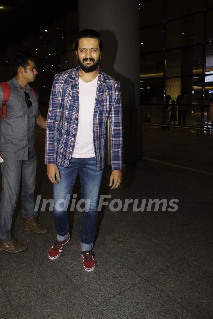 Riteish Deshmukh spotted at airport