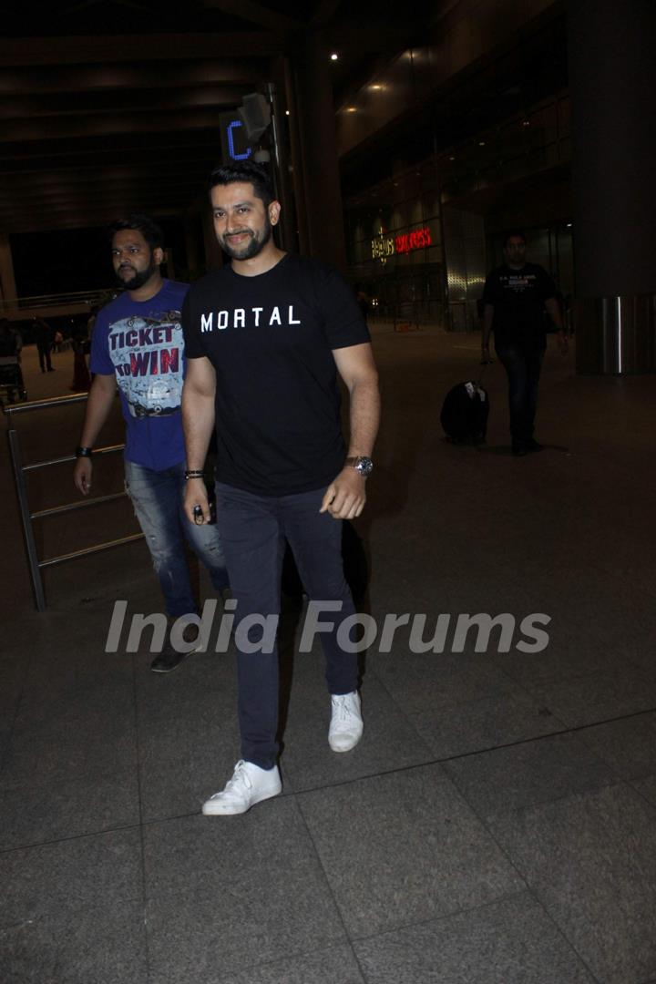 Aftab Shivdasani spotted at airport