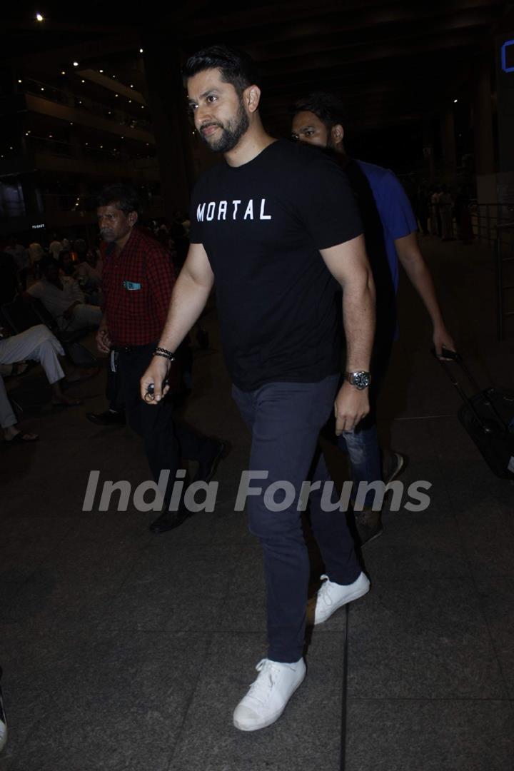 Aftab Shivdasani spotted at airport