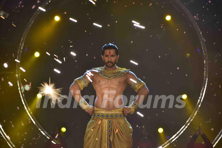 Terence Lewis performing at The grand finale of 'So You Think You Can Dance'