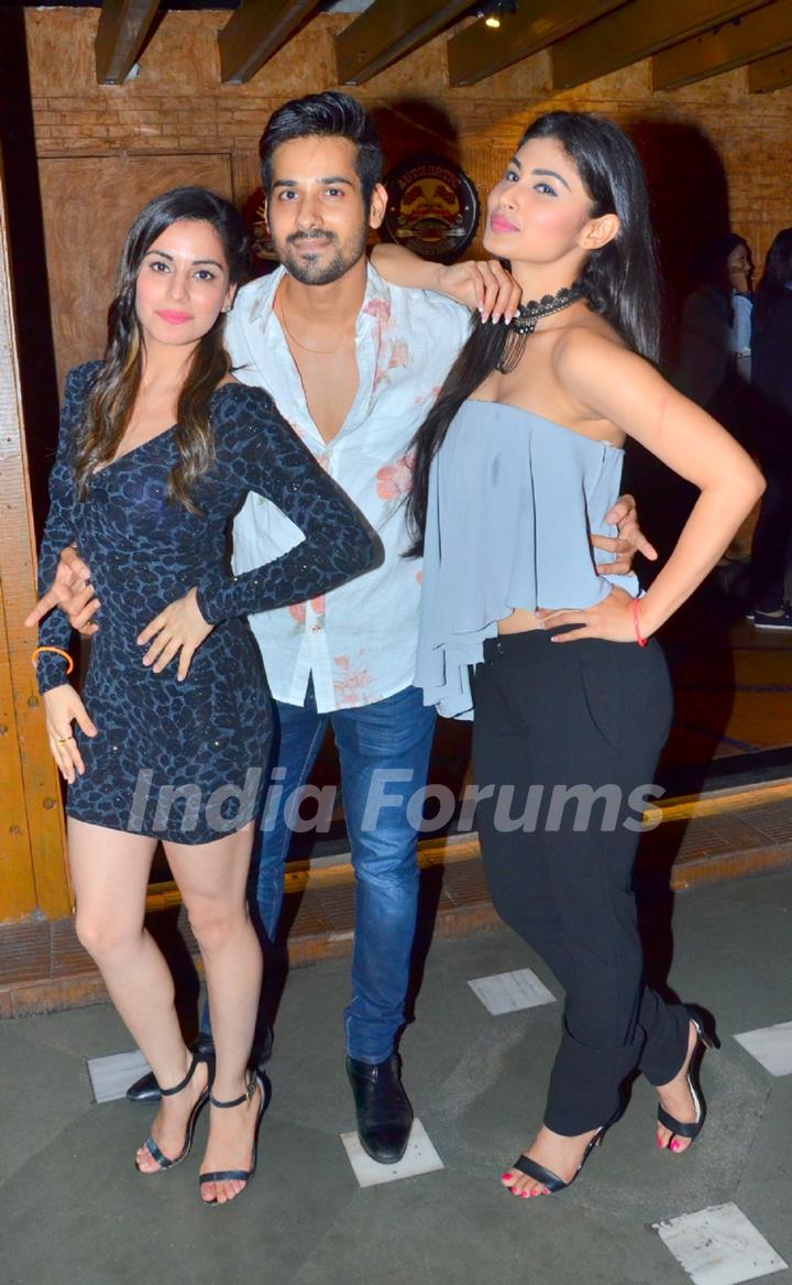 Shraddha Arya and Mouni Roy celebrated Kunal Verma's Birthday at R-ADDA