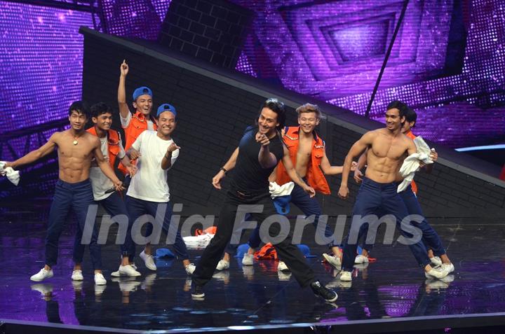 Tiger Shroff Promotes 'A Flying Jatt' on Dance +