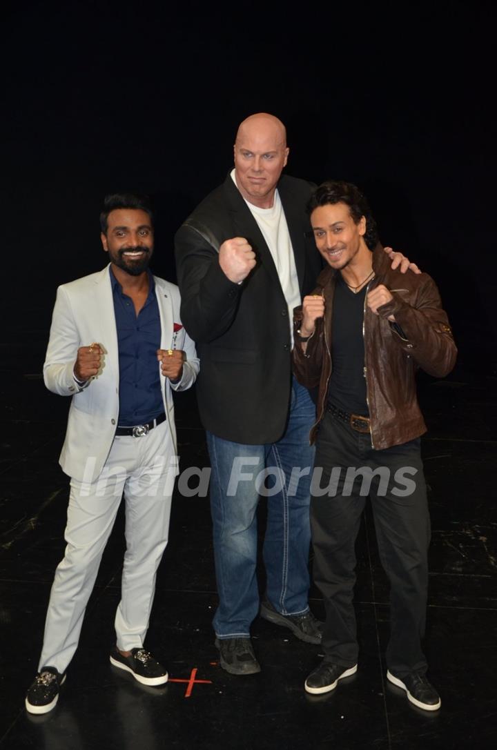 Nathan Jones, Remo Dsouza and Tiger Shroff Promotes 'A Flying Jatt' on Dance +