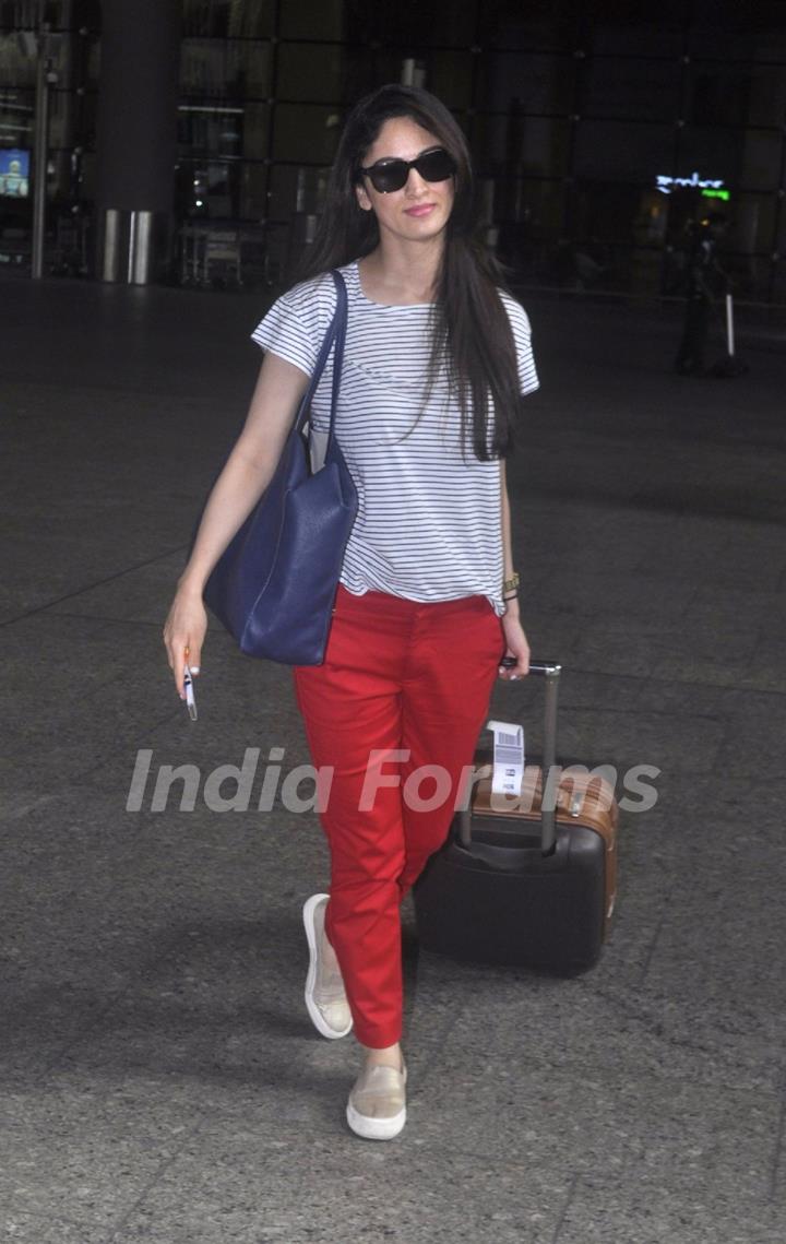 Sandeepa Dhar spotted at airport