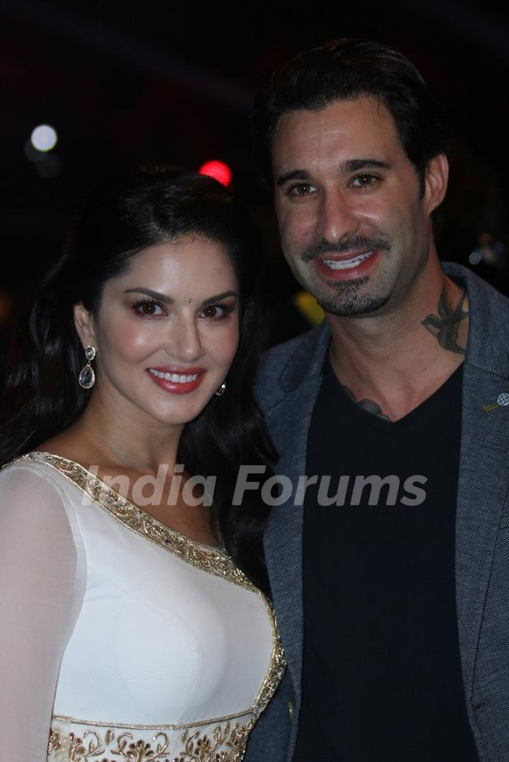 Sunny Leone with her husband at Pro Kabaddi Match