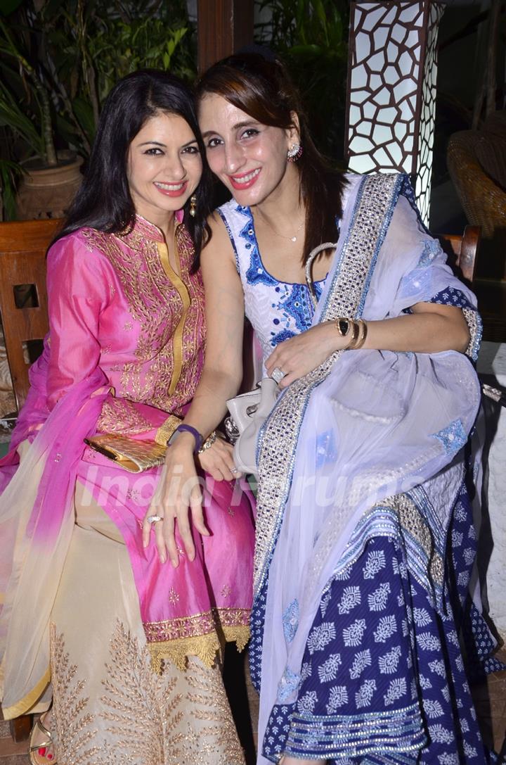 Bhagyashree and Farah Khan Ali at Akbar Khan's Get together party!