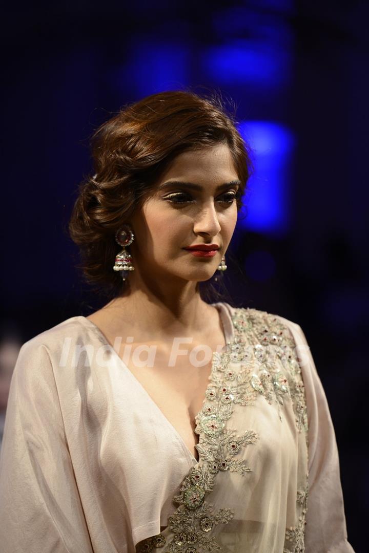 Sonam Kapoor walks the ramp at Day 3 of FDCI India Couture Week