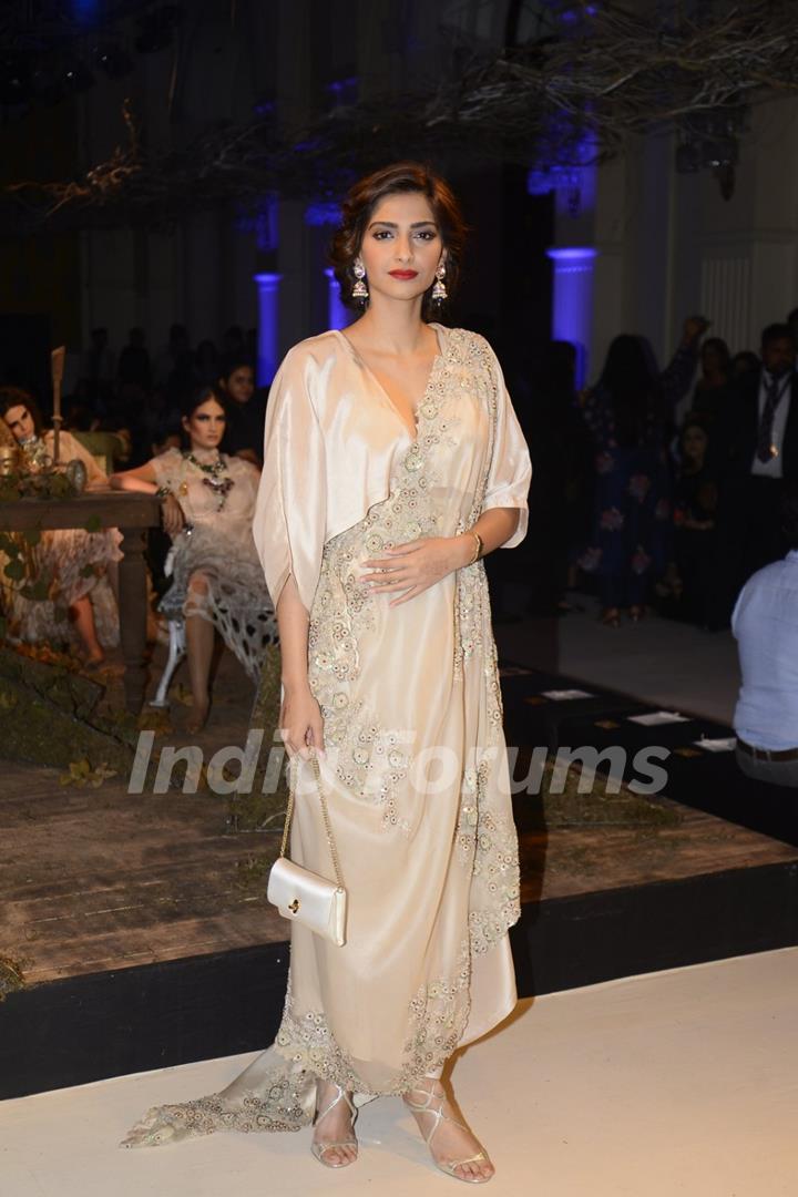 Sonam Kapoor Sizzles at Day 3 of FDCI India Couture Week