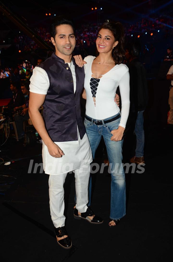 Varun Dhawan and Jacqueline Fernandes Promotes 'Dishoom' on Pro Kabaddi