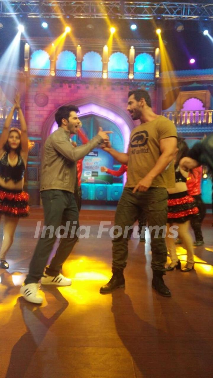 DishoomJohn Abraham and Varun Dhawan’s ‘Jhingat’ in Chala Hawa Yeu Dya