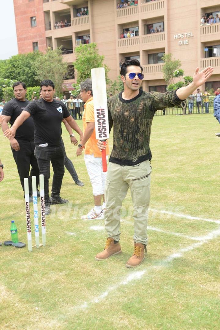 Varun Dhawan Promotes 'Dishoom' in Delhi