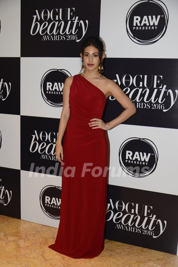 Amyra Dastur at Vogue Beauty Awards 2016