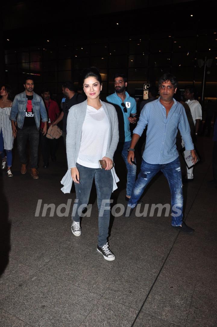 Sunny Leone snapped at airport!