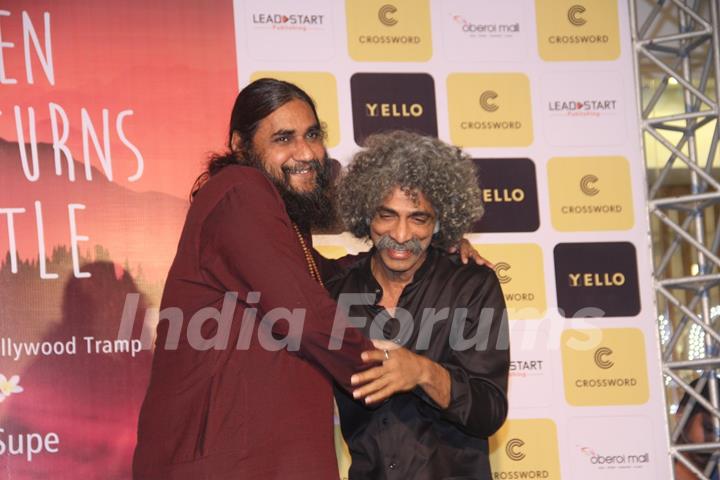 Makarand Deshpande with Raj Supe at Raj Supe's  book launch