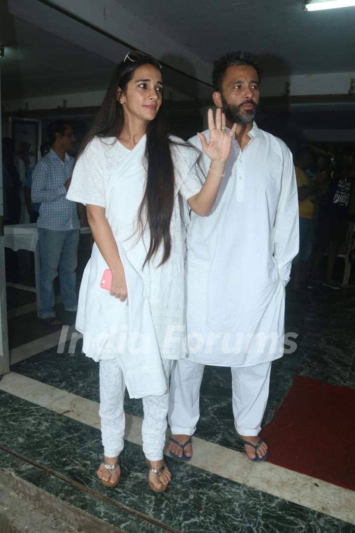 Tara Sharma at prayer meet of  Rajat Barjatya