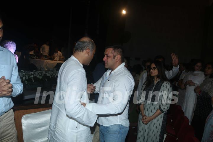 Salman Khan and Sooraj Barjatya at prayer meet of  Rajat Barjatya