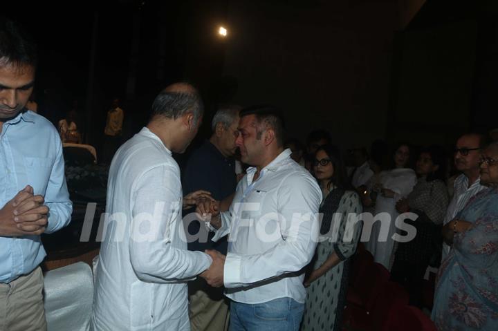 Salman Khan and Sooraj Barjatya at prayer meet of  Rajat Barjatya