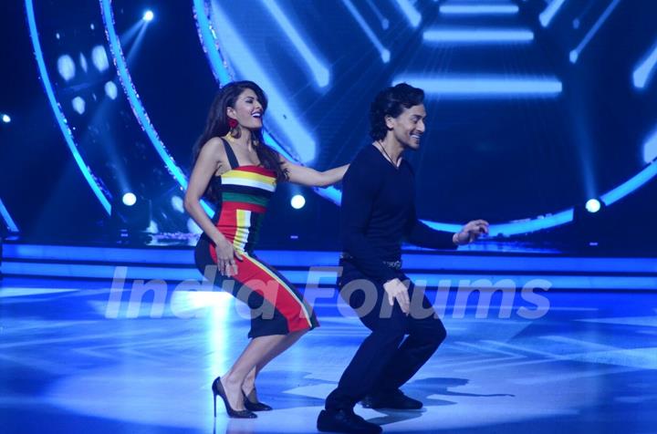 Tiger Shroff and Jacqueline Fernandes performs and Promotes 'A Flying Jatt' on Jhalak Dikhhla Jaa