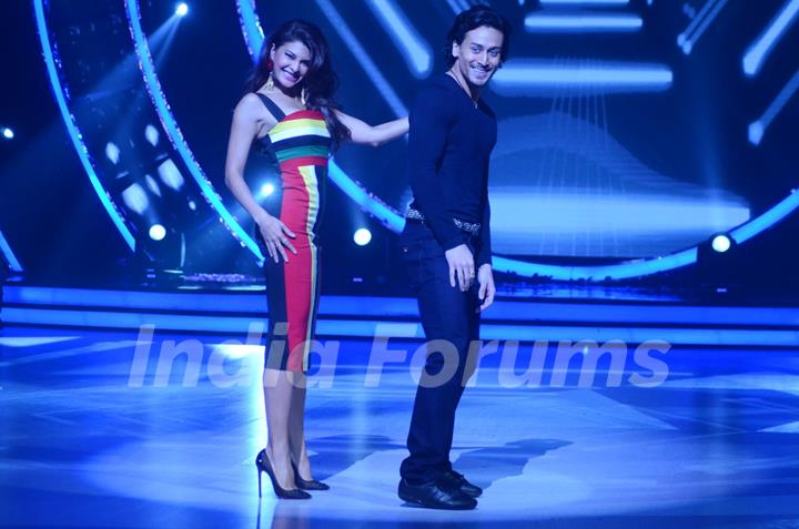 Jacqueline Fernandes and Tiger Shroff performs and Promotes 'A Flying Jatt' on Jhalak Dikhhla Jaa