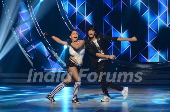 Shantanu Maheshwari Promotes 'A Flying Jatt' on Jhalak Dikhhla Jaa