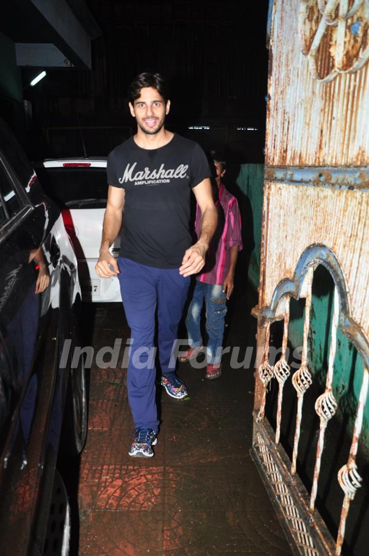 Sidharth Malhotra snapped post rehearsals of Dream Team tour