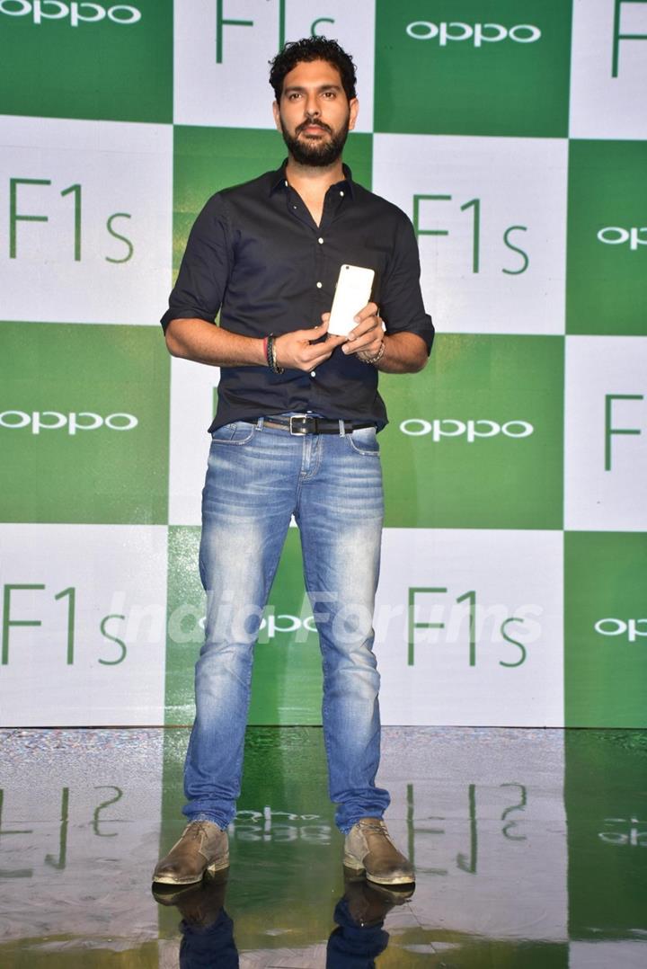 Yuvraj Singh at Launch of Oppo F1S smartphone