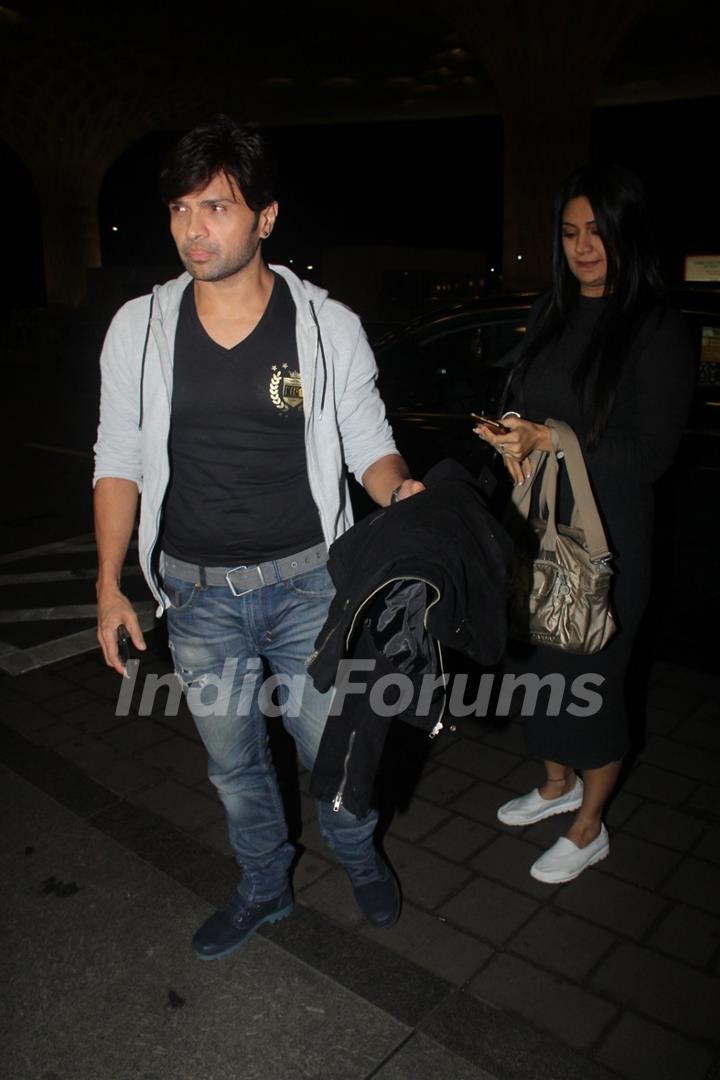 Himesh Reshammiya spotted at airport!