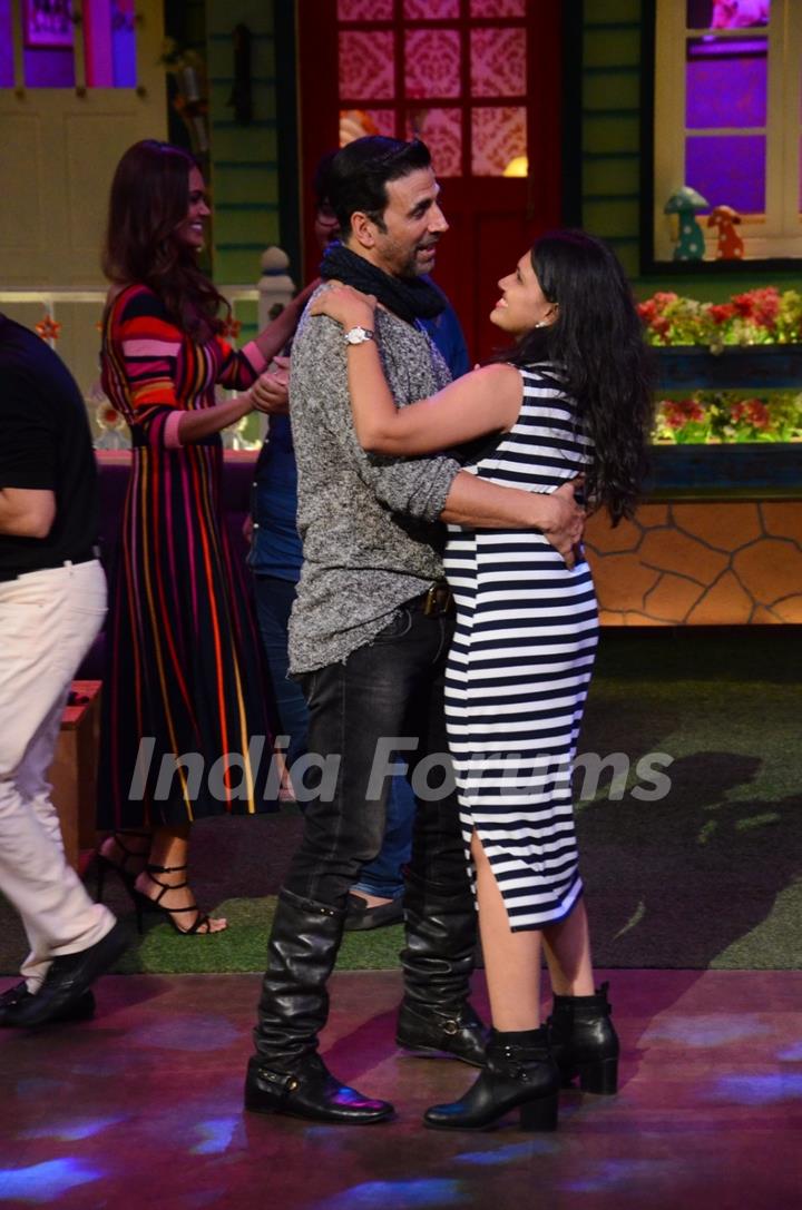 Akshay Kumar dances with a girl during Promotions of 'RUSTOM' at The Kapil Sharma Show