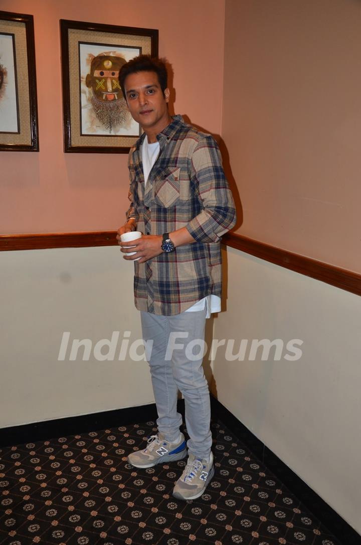 Jimmy Shergill poses for the shutterbugs while promoting Happy Bhag Jayegi!