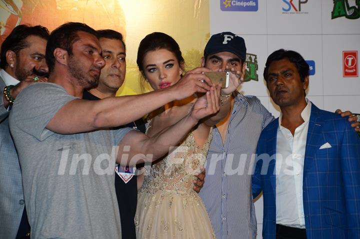 Celebs clicking selfie at Trailer launch of 'Freaky Ali'