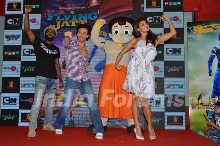 Tiger Shroff, Jacqueline Fernandes and Remo Dsouza Promotes 'A Flying Jatt' at Smaash