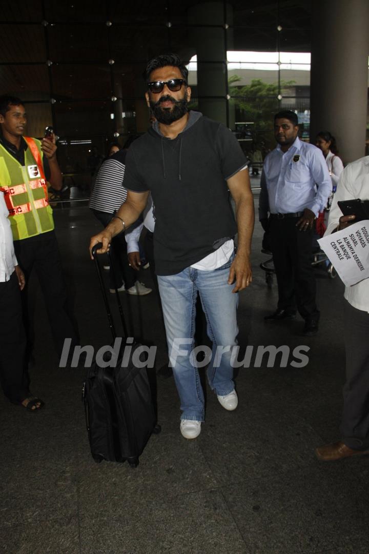 Suniel Shetty snapped at airport!