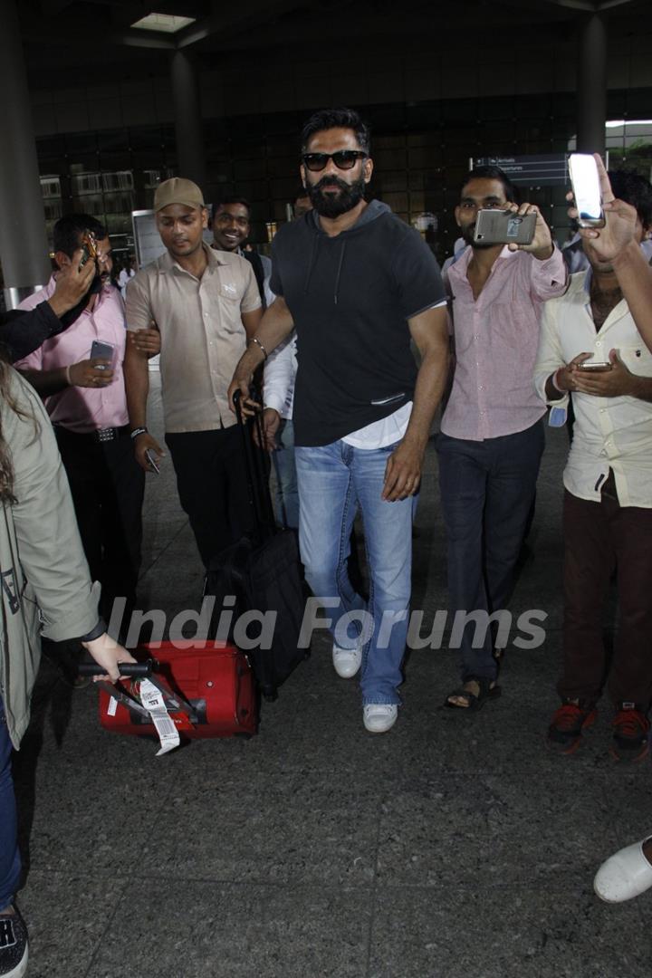 Suniel Shetty snapped at airport!