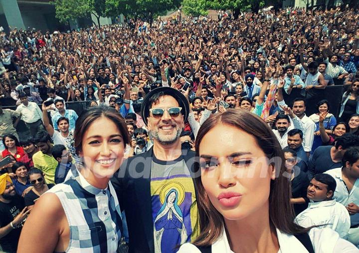 Akshay Kumar, Ileana D'cruz and Esha Gupta promote Rustom at a college in Delhi